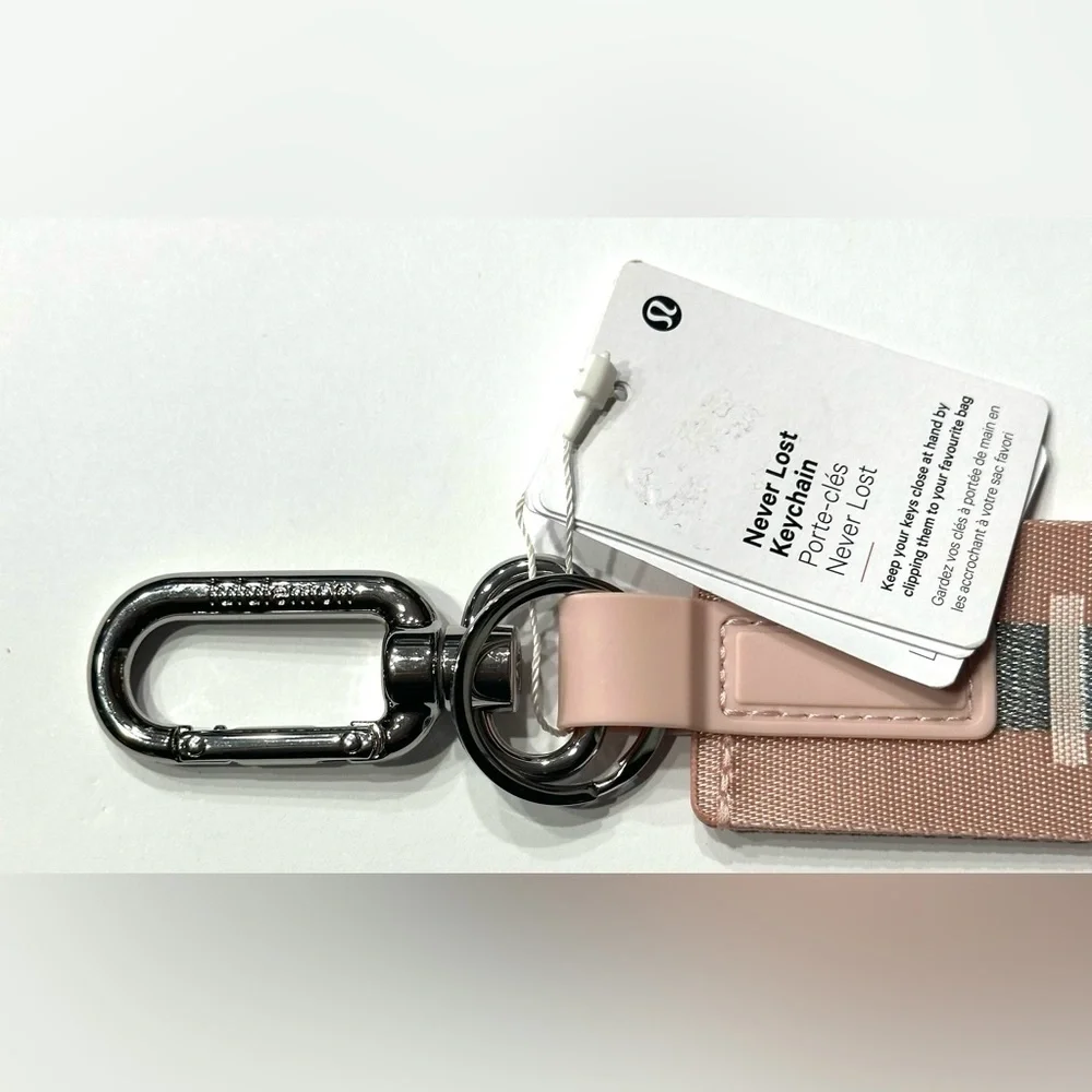Lululemon Never Lost Keychain Wordmark PIMI SLVR Pink Mist Silver, NEW